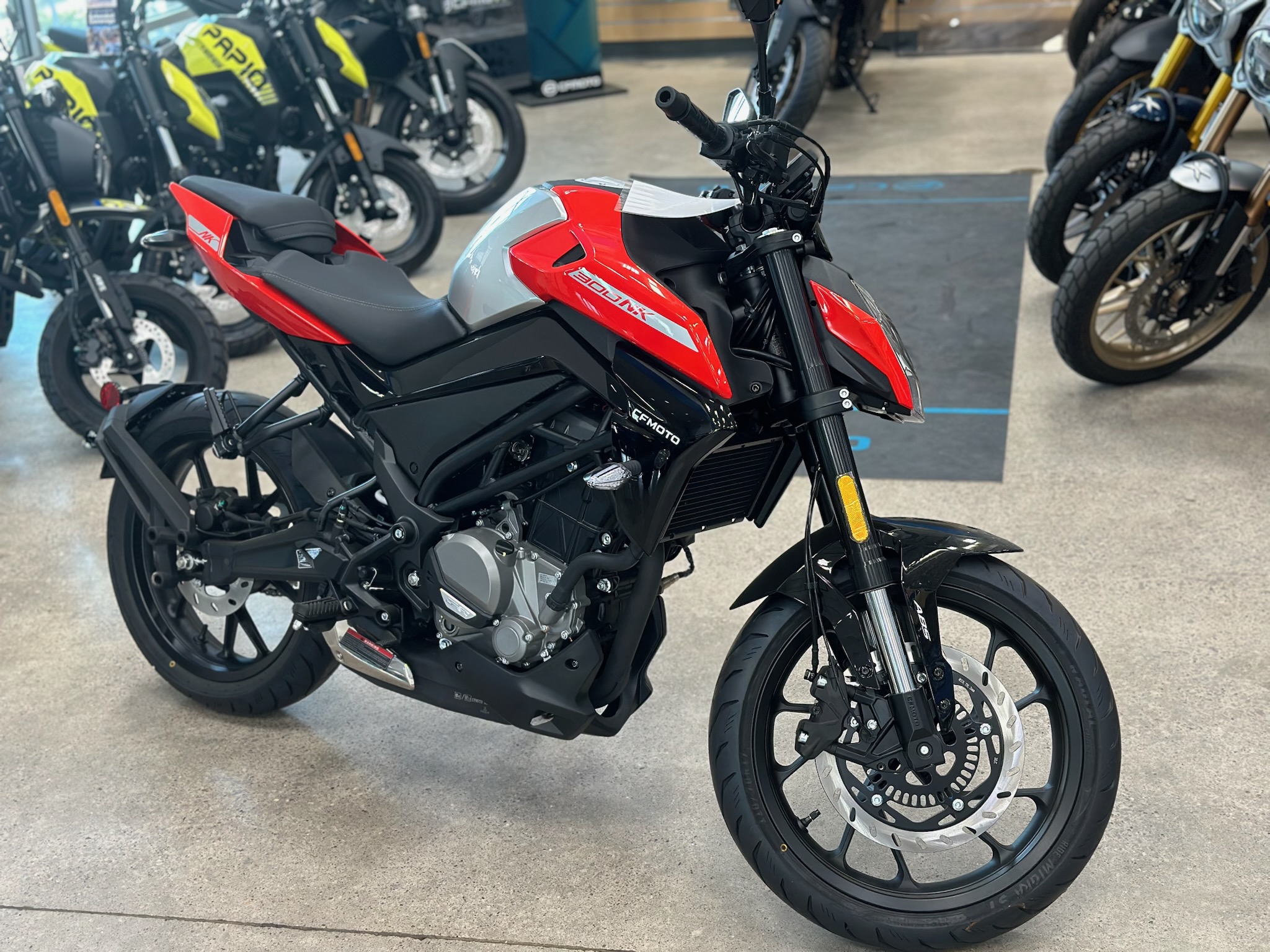 2024 CFMOTO CFMOTO 300 NK MAGMA RED 2024 - Photo 5